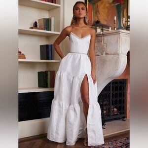 V. Chapman The Vivian Dress in White
Windsor Brocade